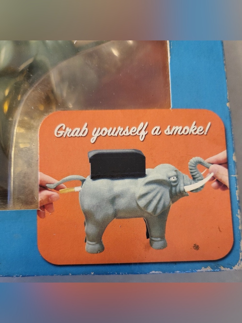 Accoutrements Novelty Vintage Smoking Elephant Cigarette Dispenser 2004 NEW - Picture 3 of 4